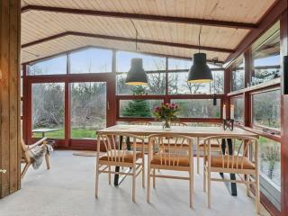Charming Wooden Summer House In Trend - Løgsted - 6
