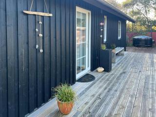 Cozy Summer House Near Beach And Town - 6