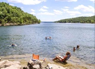 Lakeside Laziness 28-4 By SDC, Big Deck, Pool, Hot Tub, Pets Ok, Resort On Lake - 2