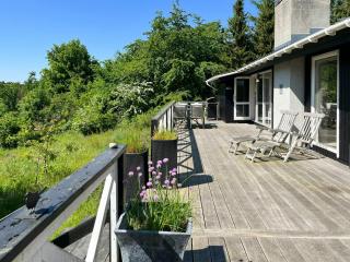 Wooden Summer Home With South-Facing Patio - Dronningmølle - 8