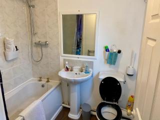 Comfortable 1 Bed Retreat in Batley - Sleeps 3 - Batley - 8