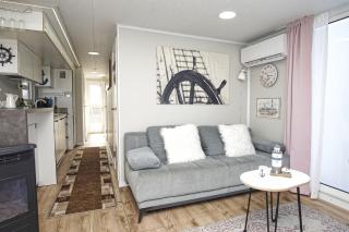 Hausboot Lydia mit Sauna und Elektrokamin - Hausbooturlaub auf Rügen - Gager - 3