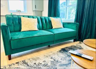 Port of Dover Lodge 20 sleeps - 2