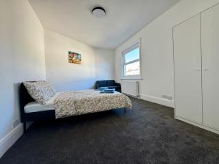 Oxford Street Apartments - 2