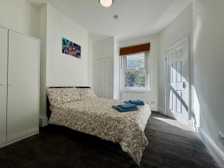 Oxford Street Apartments - 1