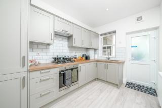 Spacious 2bed flat free parking and garden - 2
