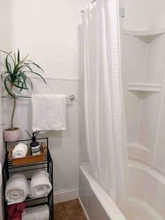 Spacious 4B2B Loft ,Private Kitchen, Walk to everything,Near Brown&RISD - Providence - 1
