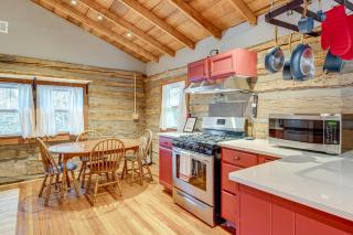 Maggie Valley Log Cabin Deck and Mountain Views! - Maggie Valley - 2
