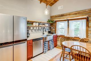 Maggie Valley Log Cabin Deck and Mountain Views! - Maggie Valley - 1