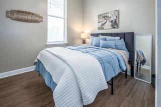 Near OTR and TQL,75in TV, Lux Beds and Wifi, Free Parking - Cincinnati - 7