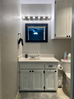 Cozy 3 Bedroom Home in Quiet Neighborhood - Amarillo - 9