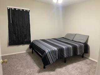 Cozy 3 Bedroom Home in Quiet Neighborhood - Amarillo - 1