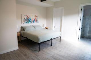 New Build Munson Retreat 3 king suites - Austin - 2