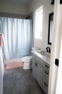 New Build Munson Retreat 3 king suites - Austin - 9