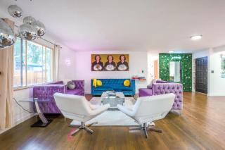 Groovy Getaway With 4 KING Beds And A Hot Tub - 7
