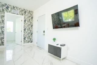 5 Minute Walk To Downtown Wynwood - Miami - 7