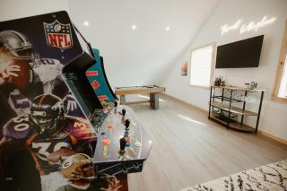 New Cabin Pet Friendly With A Game Room And King Beds - 9