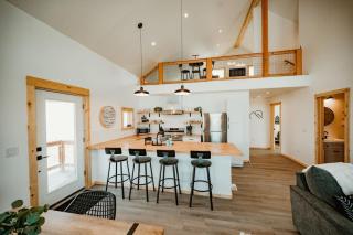 New Cabin Pet Friendly With A Game Room And King Beds - 6