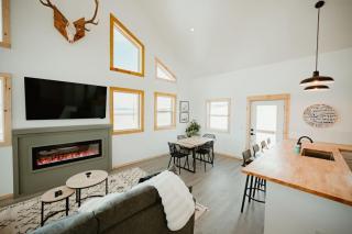 New Cabin Pet Friendly With A Game Room And King Beds - 2