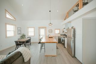 New Cabin Pet Friendly With A Game Room And King Beds - 1