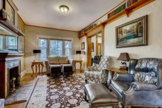 Artsy Victorian Great Location And Amazing Outdoor Space - 2