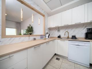 Elegant and Spacious 2-Bedroom Apartment in JVT - 3