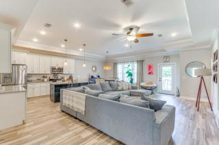 2 Mi to Beach Bright Navarre Home with Fire Pit! - Navarre - 6