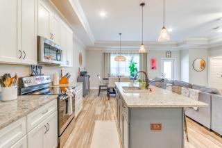 2 Mi to Beach Bright Navarre Home with Fire Pit! - Navarre - 1