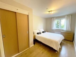 Travaal.©om - 2 Bed Serviced Apartment Farnborough - 6