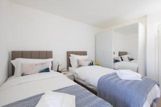 High-End Beachfront Getaway Sea View King Bed - East Wittering - 7