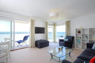 High-End Beachfront Getaway Sea View King Bed - East Wittering - 3