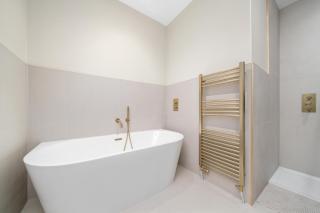 Paisley Road Courtyard - 3