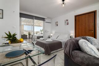 Central penthouse studio with Jacuzzi in Varkiza - Vári - 7