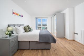 Exquisite 2bed Apt with Parking Near 02 Arena - London - 4