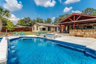 DFW Large Vacation Retreat with Private Pool and Hot Tub - 5