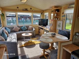 3-Bed Caravan - Sleeps 8 - Pool Onsite - PetsOK - Skegness - 8