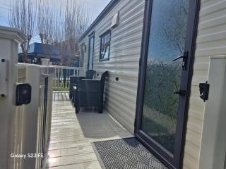 3-Bed Caravan - Sleeps 8 - Pool Onsite - PetsOK - Skegness - 1