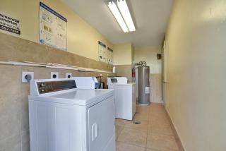 Serene Poolside Getaway Lake Access Parking - Boca Raton - 8