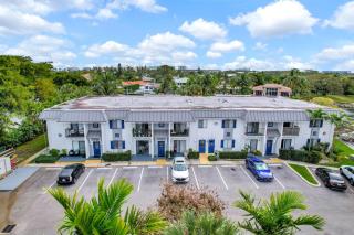 Serene Poolside Getaway Lake Access Parking - Boca Raton - 5