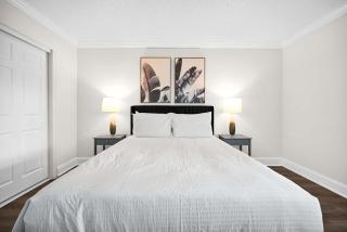 Serene Poolside Getaway Lake Access Parking - Boca Raton - 2