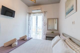 Beachfront 4 bedroom apartment, first floor - Dhrámia - 1