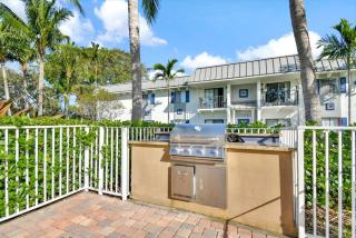 Serene Poolside Getaway Lake Access Parking - Boca Raton - 3