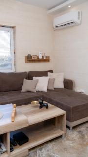 Place to Be - Modern Jacuzzi House in Vozdovac - Belgrade - 2