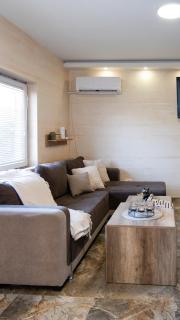 Place to Be - Modern Jacuzzi House in Vozdovac - Belgrade - 3