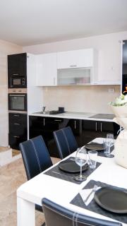 Place to Be - Modern Jacuzzi House in Vozdovac - Belgrade - 1
