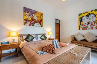 Just a 3 min stroll to the Seminyak beach - Badung - 8