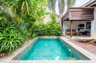 Just a 3 min stroll to the Seminyak beach - Badung - 7