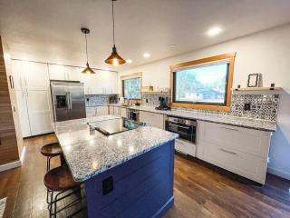 Peaceful Getaway_Heart of COS_mins to downtown - 9