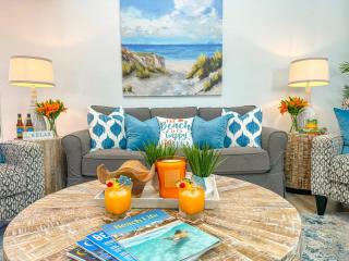 Beachside Bliss Upscale Townhome Steps to Beach - Destin - 1