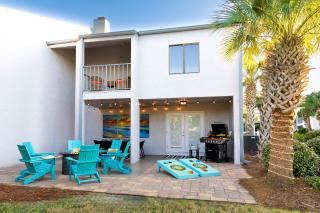 Beachside Bliss Upscale Townhome Steps to Beach - 9